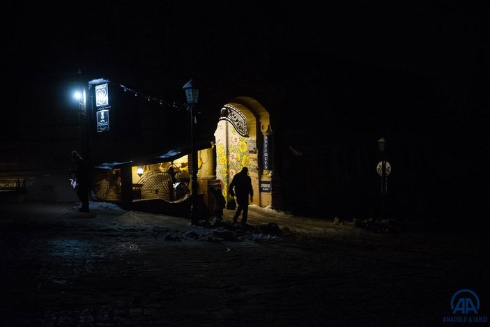 Rus saldırıları nedeniyle Ukrayna'da birçok bölge karanlığa gömüldü