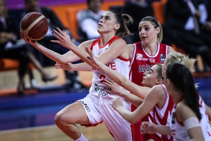 Potanın Perileri'nden Arnavutluk'a 96 sayı fark