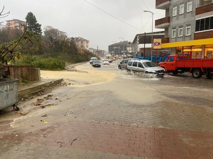 Bartın'da sağanak yağış vatandaşlara zor anlar yaşattı