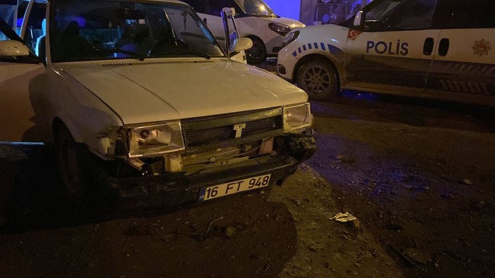Bursa'da, demir hırsızları polisi görünce otomobillerini bırakıp kaçtı