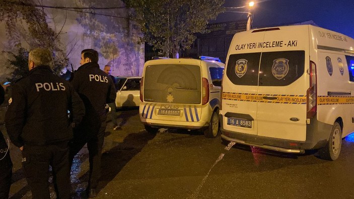 Bursa'da, demir hırsızları polisi görünce otomobillerini bırakıp kaçtı