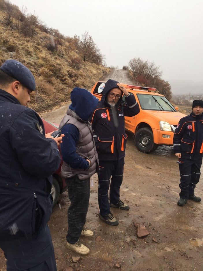 Kayseri'de ormanda donmak üzere olan çift kurtarıldı