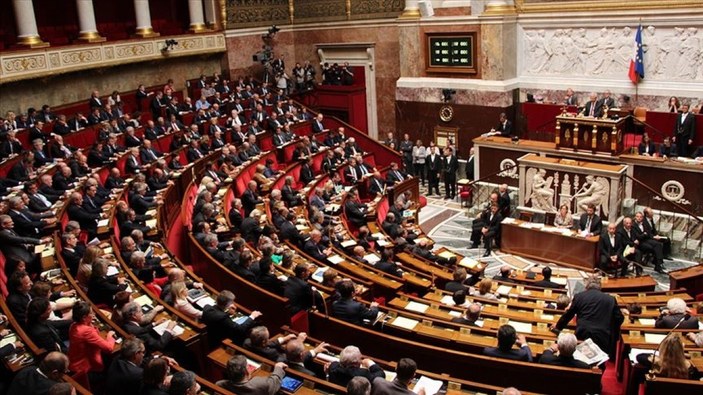 Fransa'da kürtaj hakkını anayasal güvenceye alan yasa tasarı kabul edildi