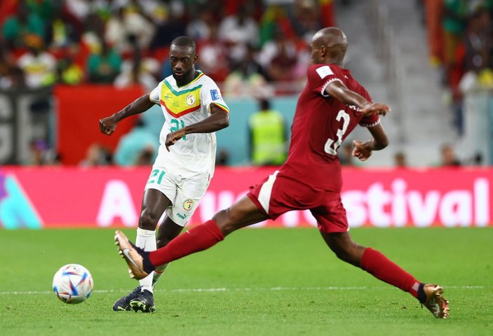 Senegal, ev sahibi Katar'ı üç golle geçti