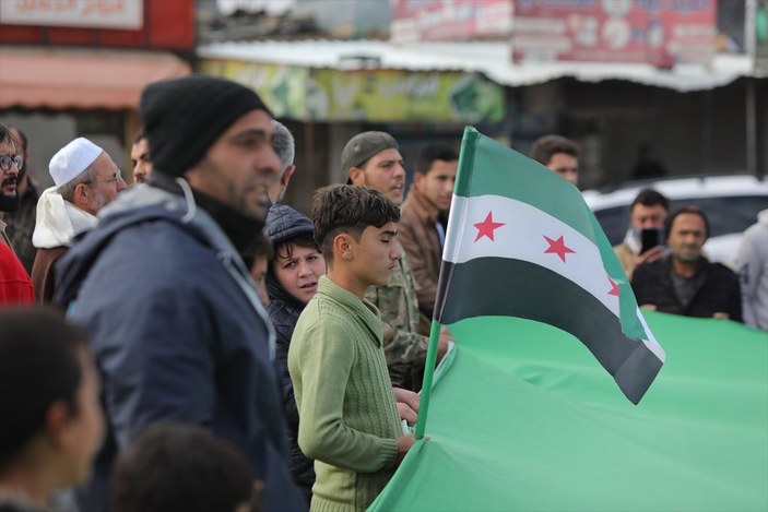 Yerlerinden edilen Tel Rıfatlılardan, YPG karşıtı protesto
