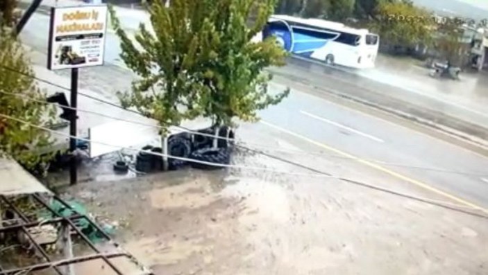 Diyarbakır'da yolcu otobüsü devrildi