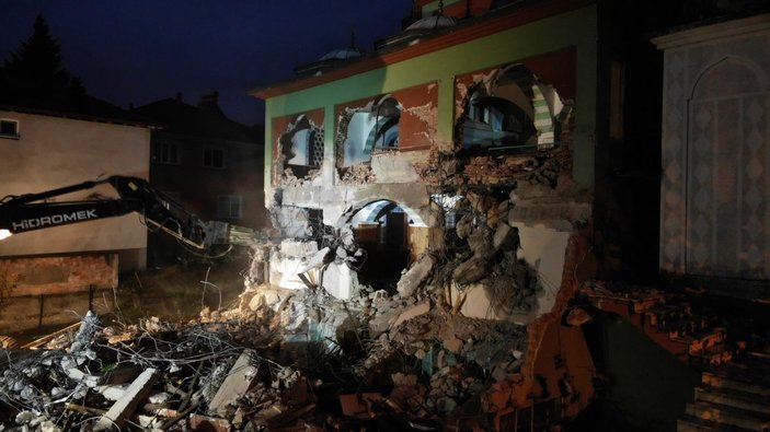 Düzce'de deprem bölgesinde ilk yıkım