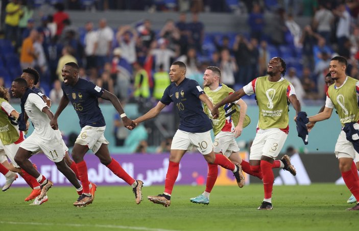 Dünya Kupası'nda son 16'ya kalan ilk takım Fransa oldu