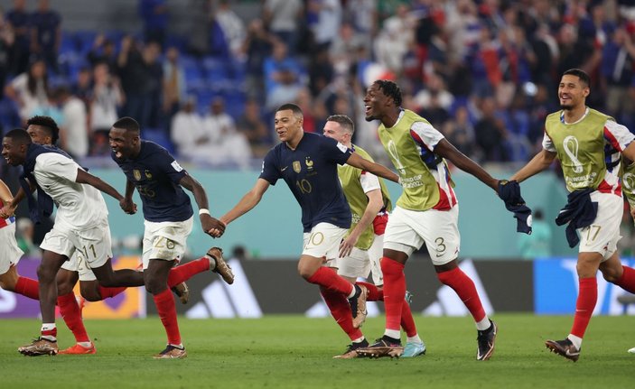 Fransa, Danimarka'yı Mbappe'nin golleriyle geçti