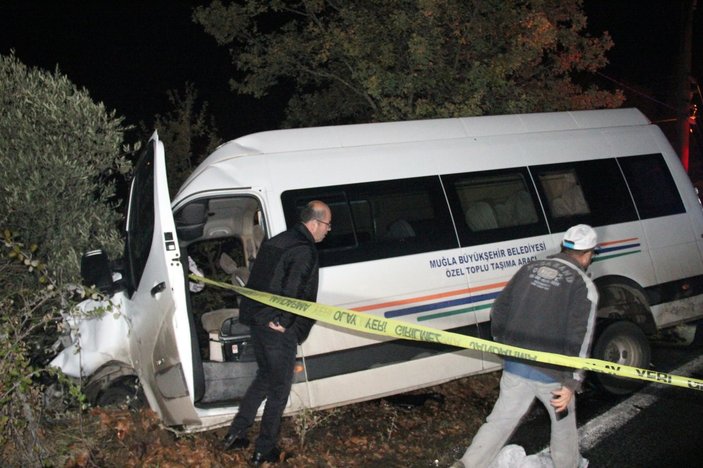 Muğla'da yolcu minibüsüyle kamyonet çarpıştı: 22 yaralı