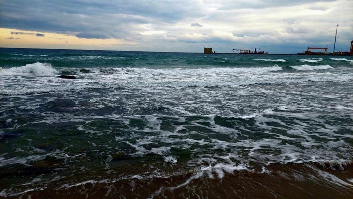 Marmara'da poyraz deniz ulaşımını engelledi