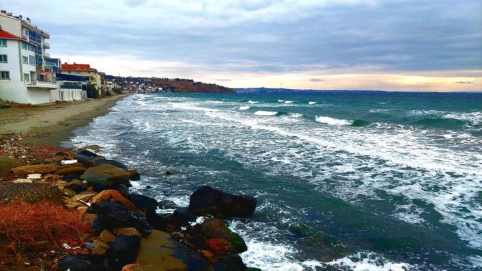 Marmara'da poyraz deniz ulaşımını engelledi