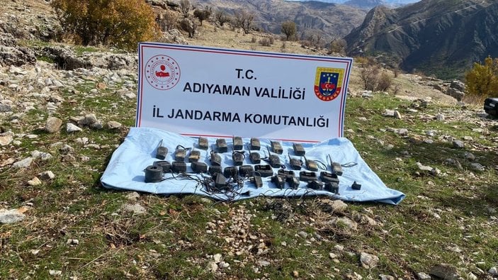 Adıyaman'da PKK'ya ait toprağa gömülü telsizler ele geçirildi