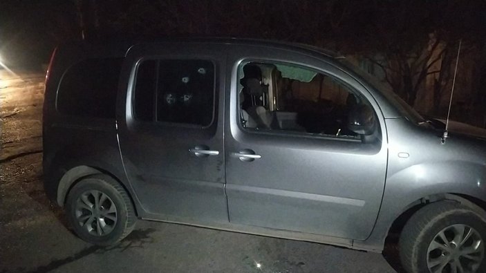 Çorum'daki silahlı çatışmada polis aracının camı patladı