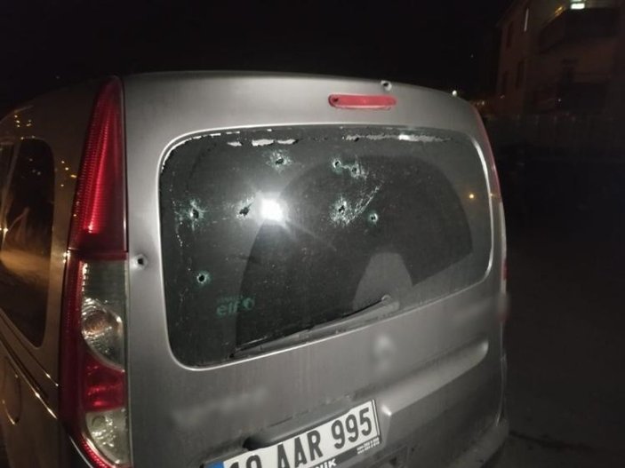 Çorum'daki silahlı çatışmada polis aracının camı patladı