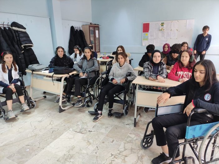 Sivas'da öğrenciler 1 saatliğine engelli oldu