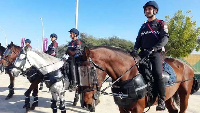Katar'da görev yapan atlı polislerimize yoğun ilgi