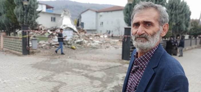 Düzce depreminde hasar gören caminin yıkımı hüzünlendirdi