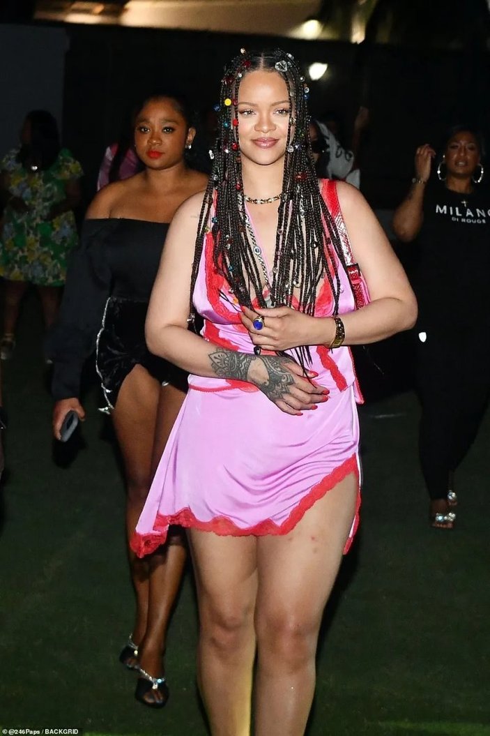 ASAP Rocky, Rihanna'yı kucağında taşıdı