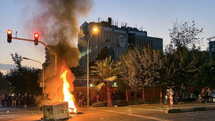 İranlı komutan: Gösterilerde 300'den fazla kişi öldü