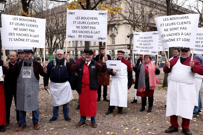 Fransa'da kasaplar elektrik zammını protesto etti
