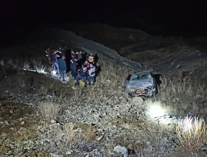 Malatya'da otomobil şarampole uçtu: 1 ölü, 1 yaralı