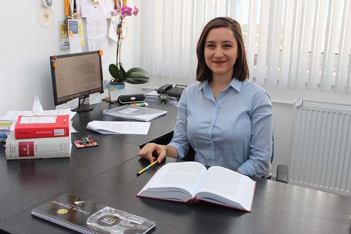 Ankara'da sanık olduğu davaya cübbesiyle katılan avukata uyarı