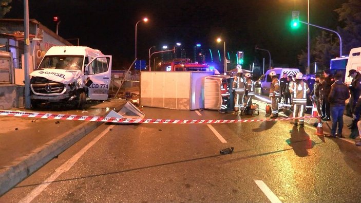 Kartal’da kamyonetle servis minibüsü çarpıştı: 1 ölü