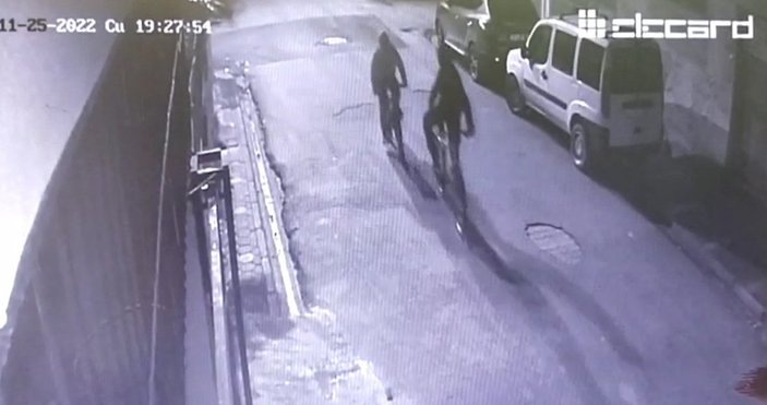 Adana’da, bisikletli çocuğu silahla gasbeden 2 şüpheli tutuklandı