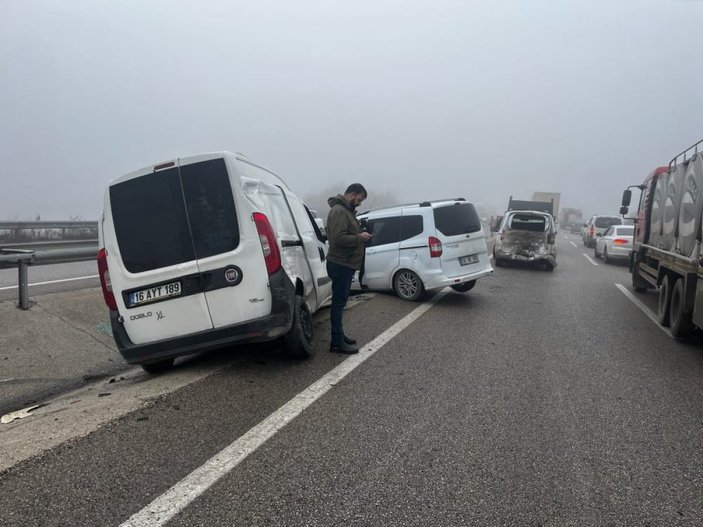 Bursa'da yoğun sis nedeniyle 22 araç kaza yaptı