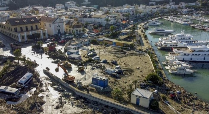 İtalya'nın Ischia Adası’ndaki heyelanda can kaybı artıyor
