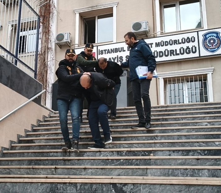 Zeytinburnu'nda yol keserek vatandaşı dolandıran sahte polisler yakalandı 