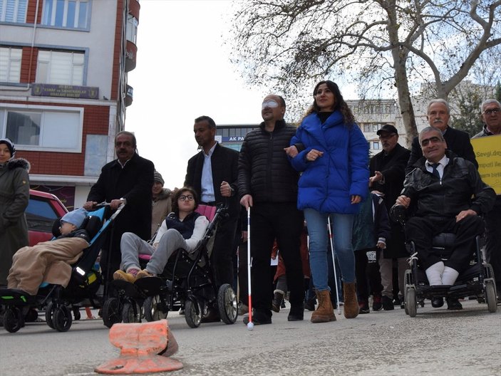 Bilecik'te Dünya Engelliler Günü'nde empati yürüyüşü