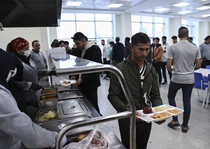 Türkiye, 2022'de yaklaşık 110 bin göçmeni sınır dışı etti