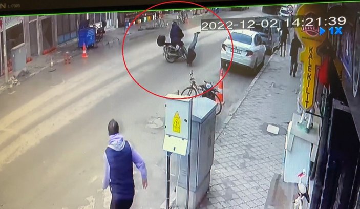 Bursa’da motosikletin çarptığı yaşlı adam, ağır yaralandı