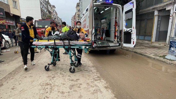 Bursa’da motosikletin çarptığı yaşlı adam, ağır yaralandı