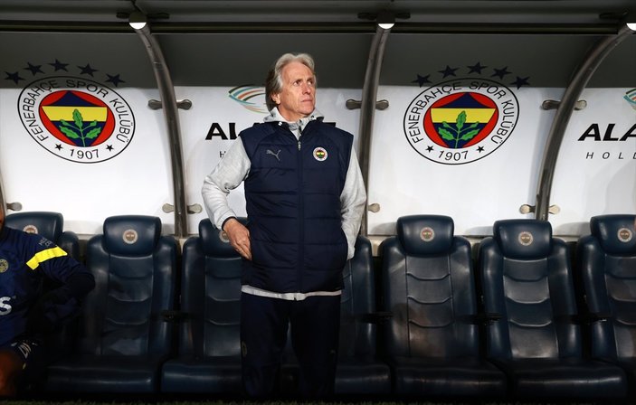 Jorge Jesus'tan Altay Bayındır'a veto