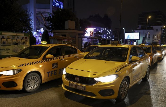 İstanbul'da taksi şoförlerinden protesto eylemi