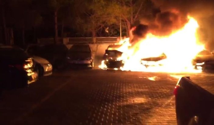 Tekirdağ'da servis otoparkında 5 araç yandı