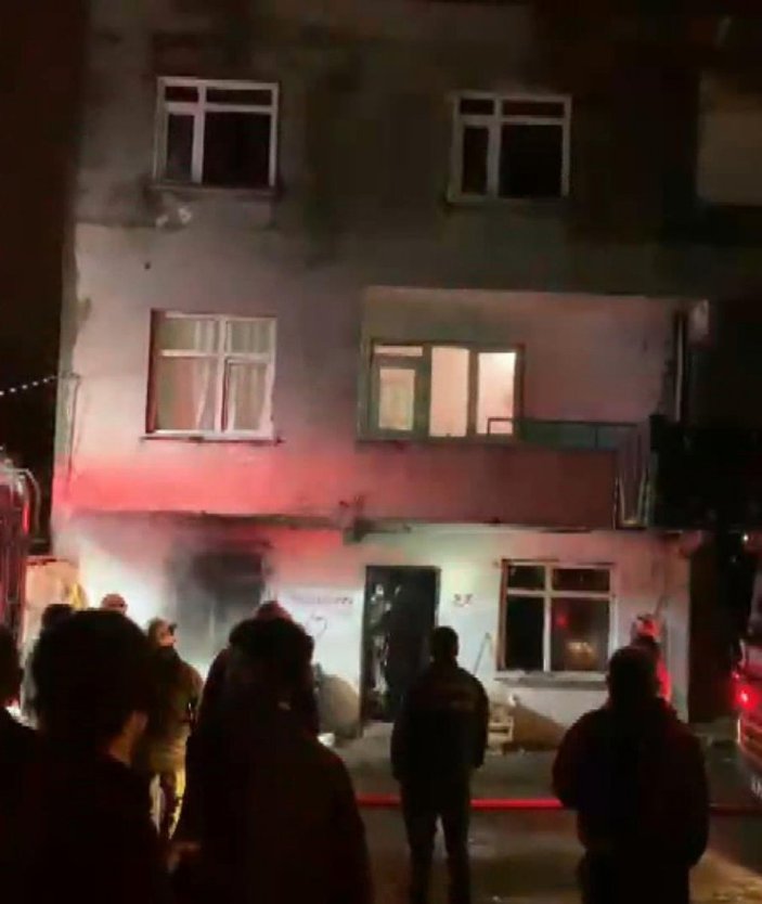 Arnavutköy’de, eşi terk edince evini ateşe verdi 
