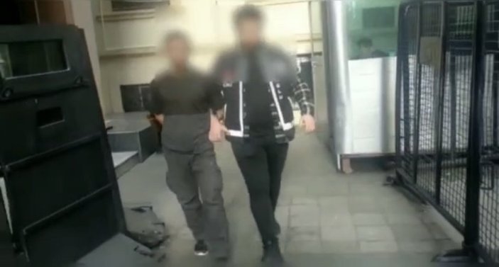 Beyoğlu'nda 2 yankesici çaldıkları telefonu takside düşürdü 