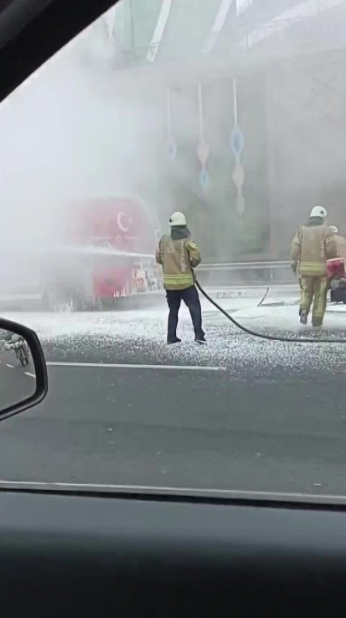 Maltepe'de İBB'nin atık yağ aracı yandı