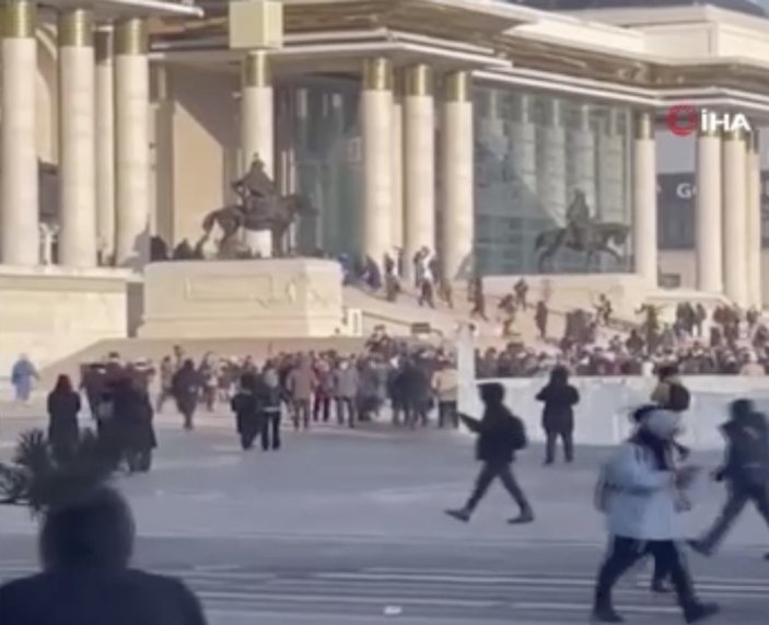 Moğolistan'da yolsuzluk protestoları başkenti karıştırdı