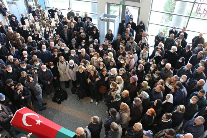 Özge Ulusoy’un babası için Ankara’da cenaze töreni düzenlendi