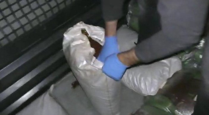Bolu'da, kamyonetin kasasından 35 kilodan fazla uyuşturucu çıktı 