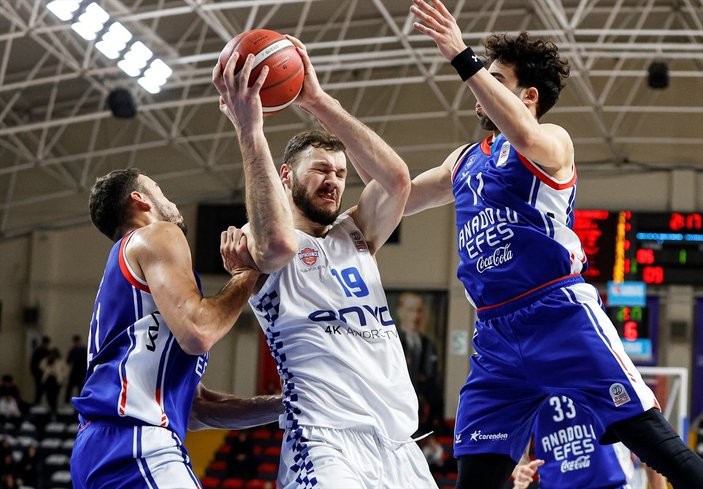 Anadolu Efes, Büyükçekmece Basketbol'a mağlup oldu
