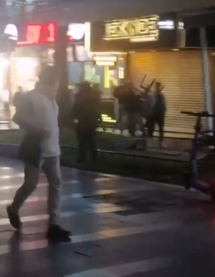 Antalya'daki kavgada, gencin üstünde sandalye kırdılar