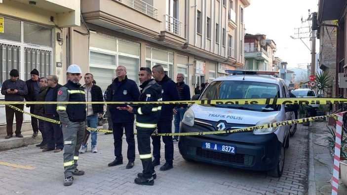 Bursa'da hafriyat kazısı binaya zarar verdi: Vatandaşlar tahliye edildi