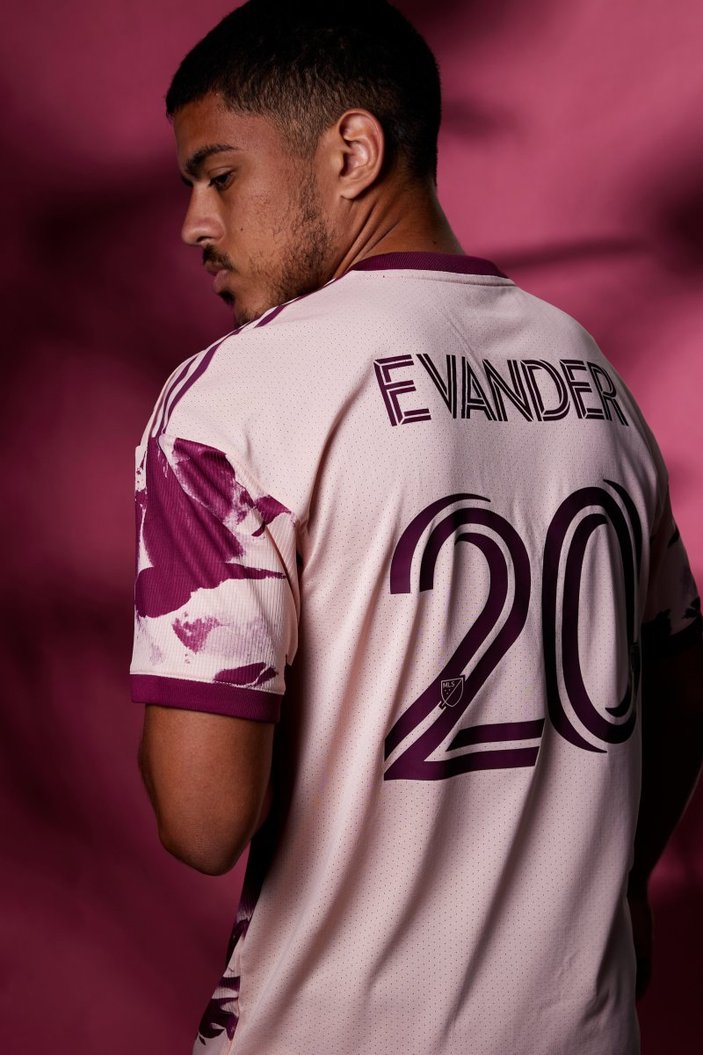 Galatasaray'ın eski gözdesi Evander, MLS'in yolunu tuttu