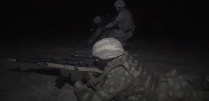 Türkiye ve Azerbaycan askerleri, gece görevlerini icra etti